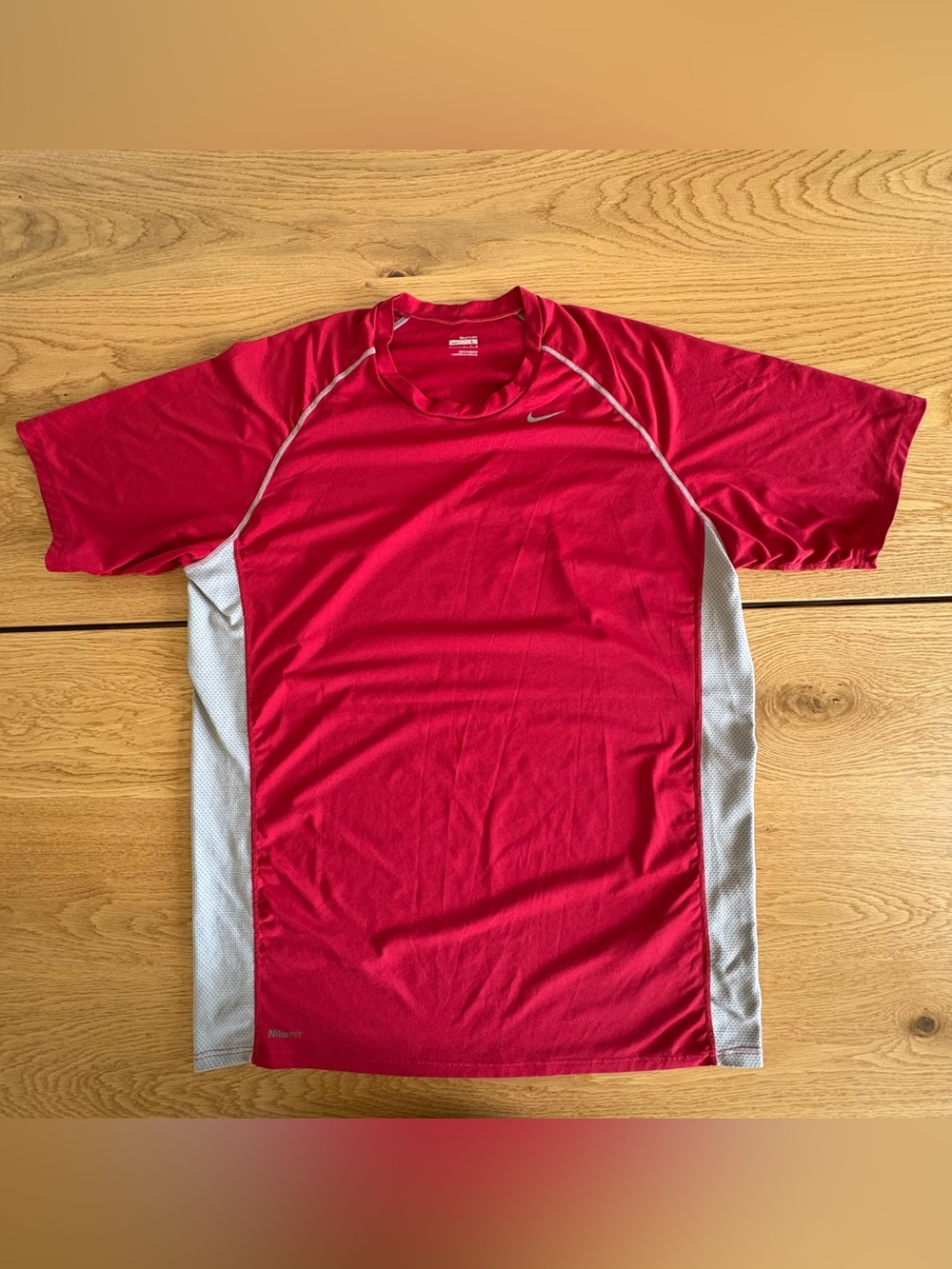 Nike Fit DRY Mens Large Red Short Sleeve Athletic Running T Shirt Mesh